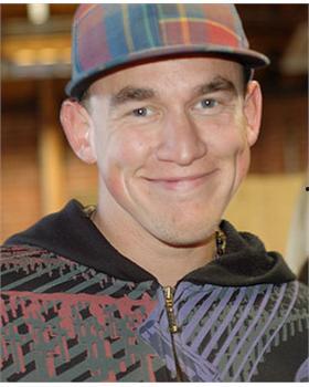 歌手艾索照片,光影交织的音乐精灵