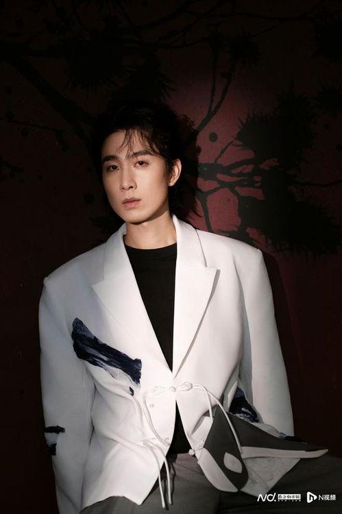 男演员张弛,光影之间，演绎男演员的多面人生